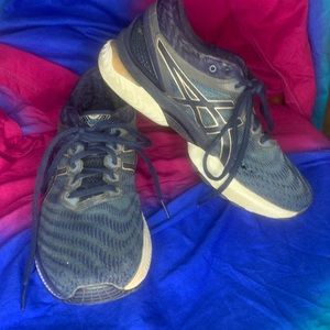 WOMENS ASICS size 8.5
